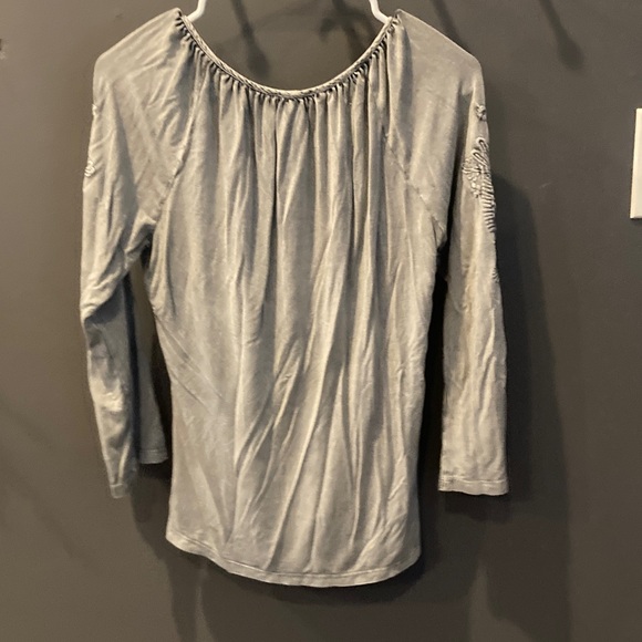 Solitaire size small gray embroidered long sleeve top Great condition - Picture 5 of 9